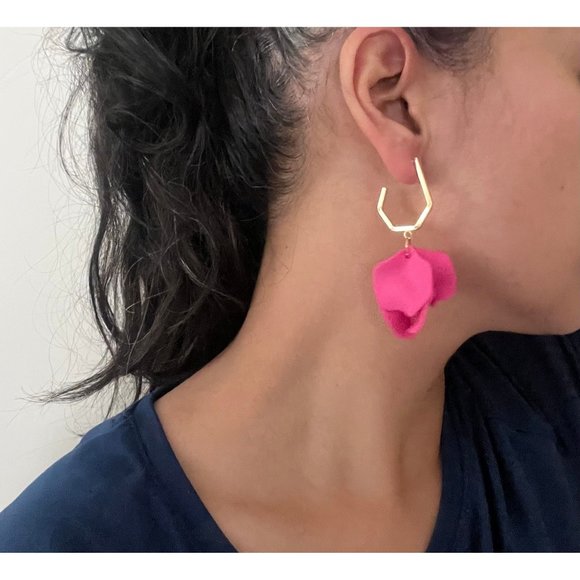 Hot pink earrings , pink acrylic fuchsia flower chunky petal earring statement - Picture 1 of 8
